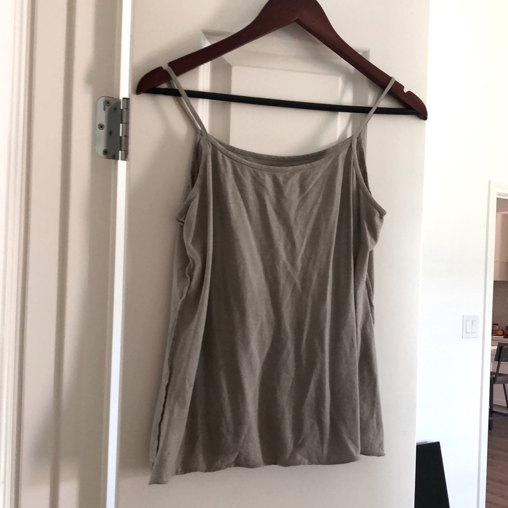 Grey/brown tank top.